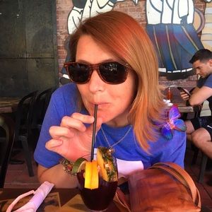 Meet your Posher, Leslie